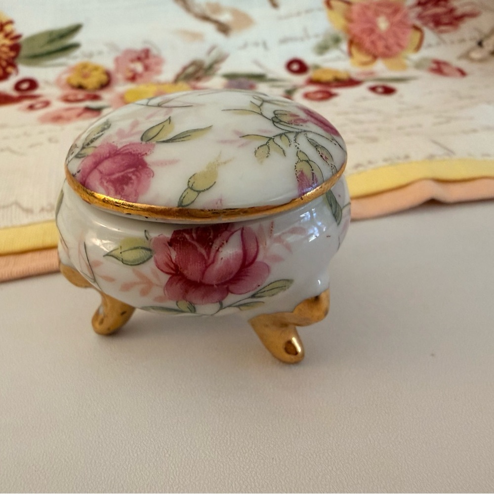 VTG Lefton 1239 Footed Porcelain Rose Rosebud Pink Green White Gilt Trinket Box